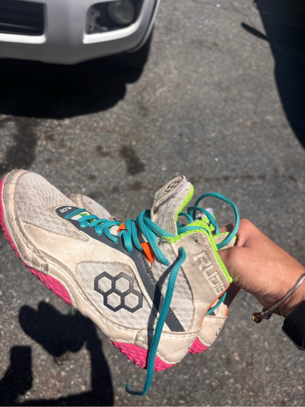 RUDBY Kids Beige Sneakers with Teal Laces and Pink Outsole